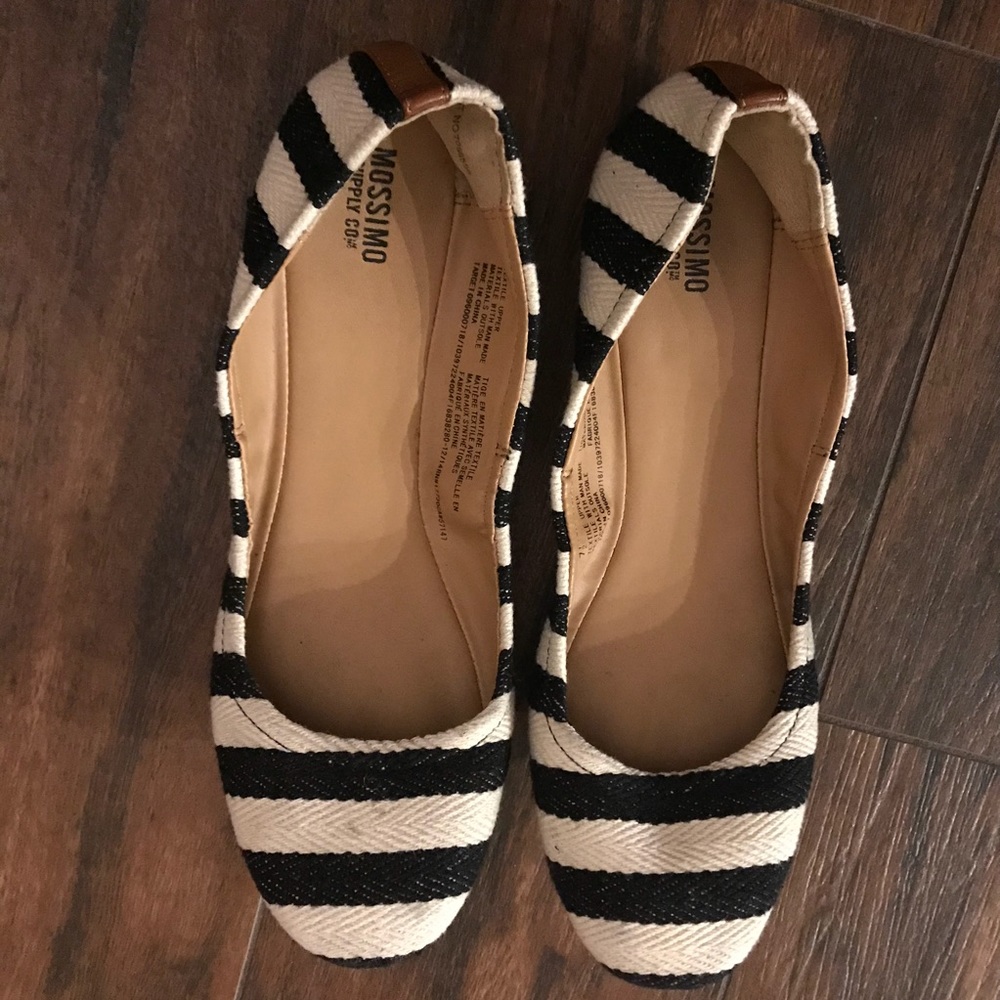 Mossimo Black and White Flats